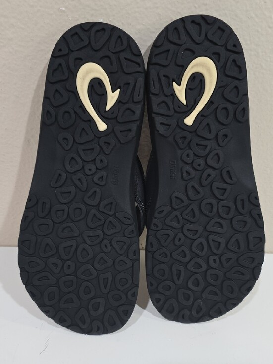 OluKai \'Ohana Men\'s Black Flip-Flop Sandals main image 8
